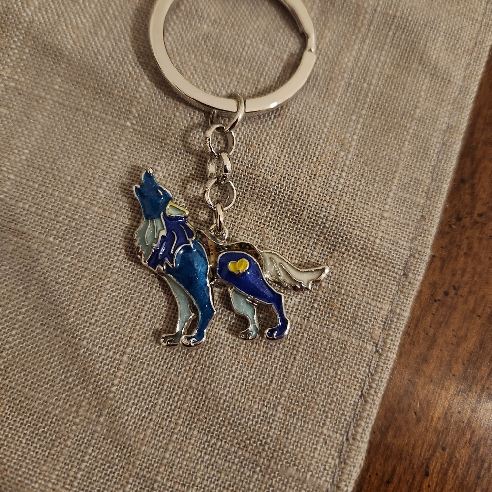 💥SALE💥Howling Wolfe, New Keychain, Multi-Color - Picture 3 of 3